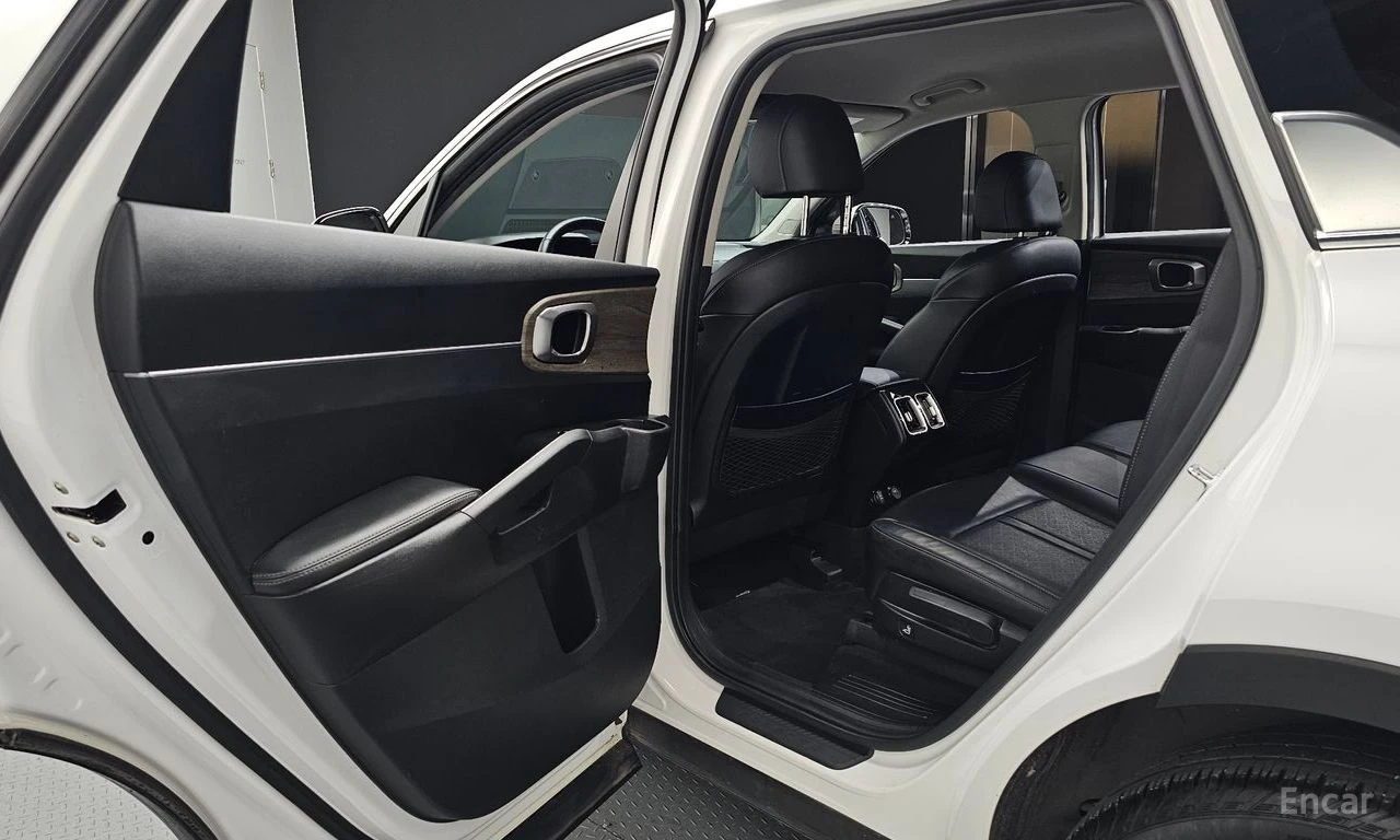 Kia Sorento КАМЕРА* ДИСТРОНИК* LANE* ASSIST* , снимка 14 - Автомобили и джипове - 56082626