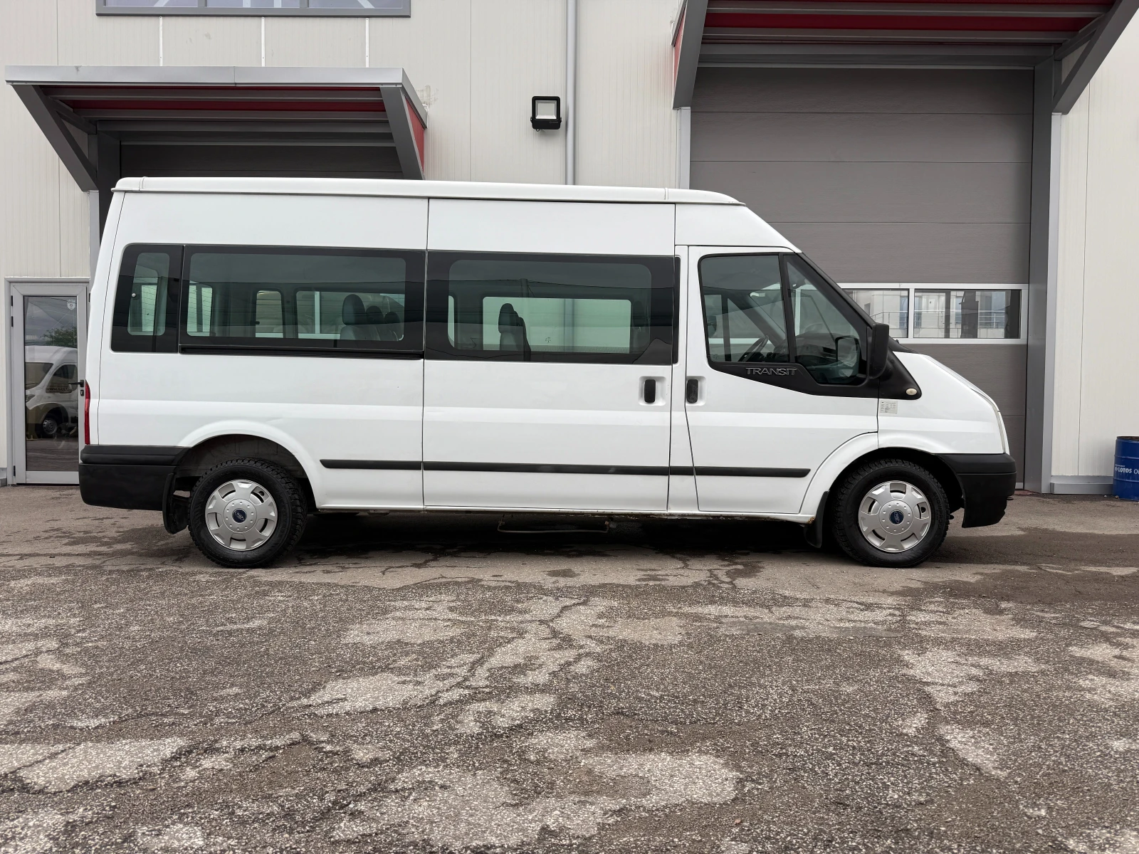 Ford Transit (8+ 1)2.2 TDCi FT 300 L Trend - изображение 7