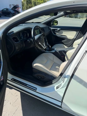 Volvo V60 2.4D5 Twin Engine Plug-in Hybrid AWD, снимка 10