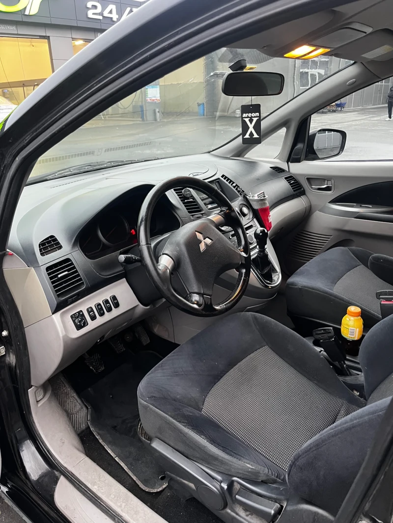 Mitsubishi Grandis 2.0 TDI, снимка 8 - Автомобили и джипове - 48539449