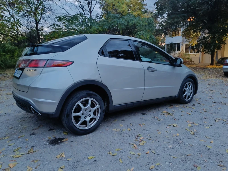 Honda Civic 8 gen 1.8 i-VTEC + ГАЗ Икономична и надеждна, снимка 3 - Автомобили и джипове - 52133823