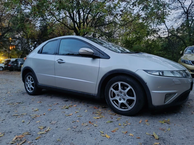 Honda Civic 8 gen 1.8 i-VTEC + ГАЗ Икономична и надеждна, снимка 2 - Автомобили и джипове - 52133823