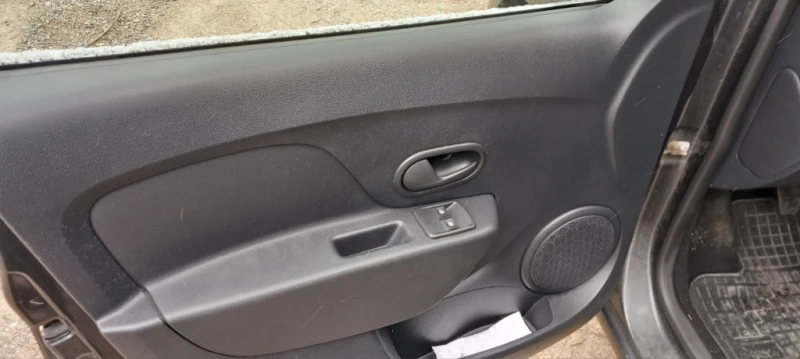 Dacia Sandero 1.0 SCe, снимка 8 - Автомобили и джипове - 52290679