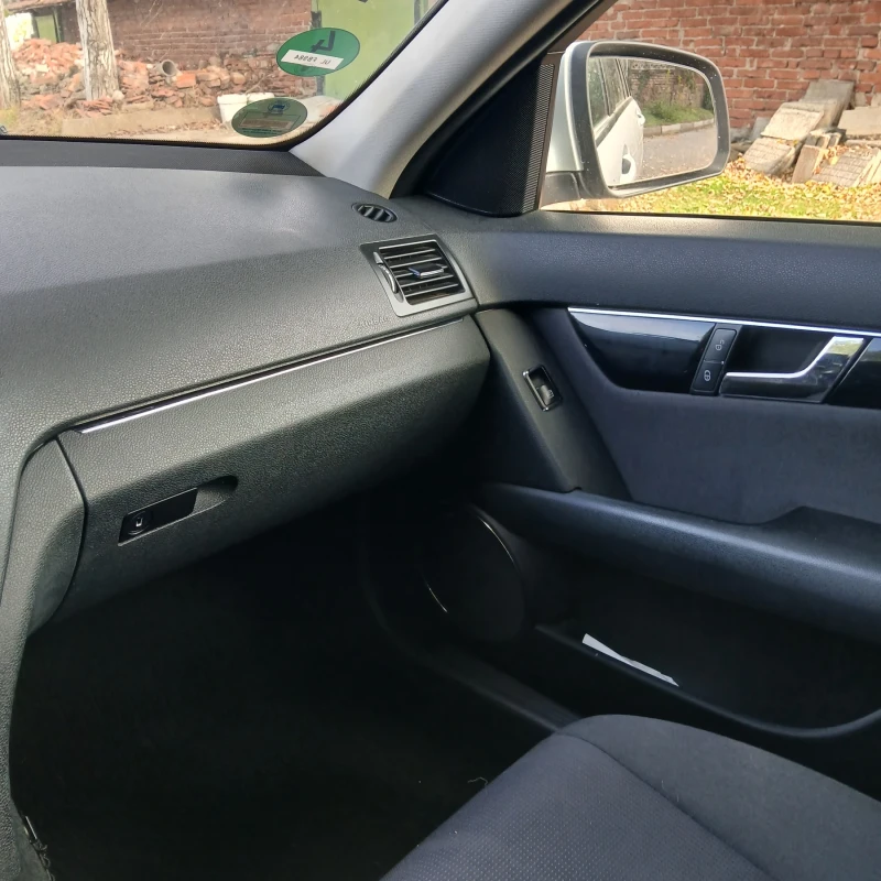 Mercedes-Benz C 220, снимка 9 - Автомобили и джипове - 52297850