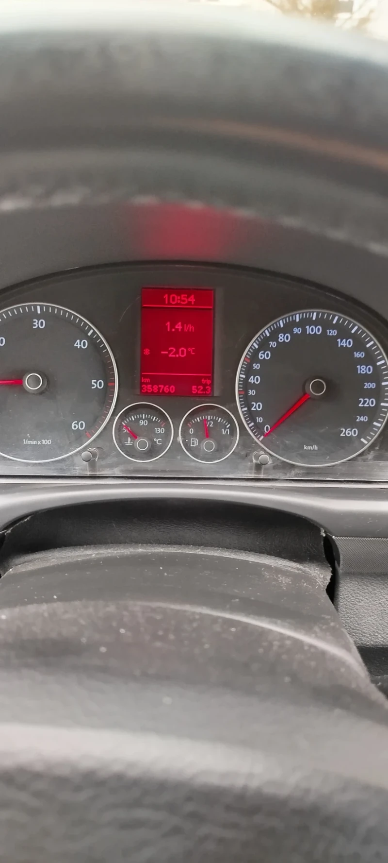 VW Touran 2.0 TDi , снимка 8 - Автомобили и джипове - 53302963