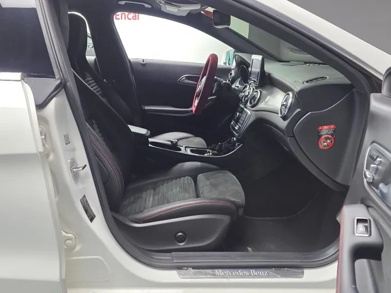 Mercedes-Benz CLA 2.5, снимка 11 - Автомобили и джипове - 54287776