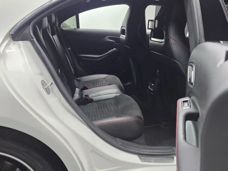 Mercedes-Benz CLA 2.5, снимка 12 - Автомобили и джипове - 54287776