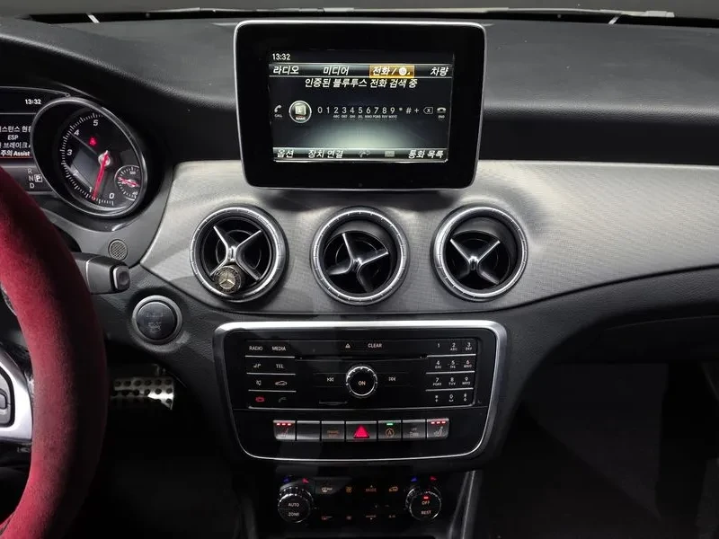 Mercedes-Benz CLA 2.5, снимка 14 - Автомобили и джипове - 54287776