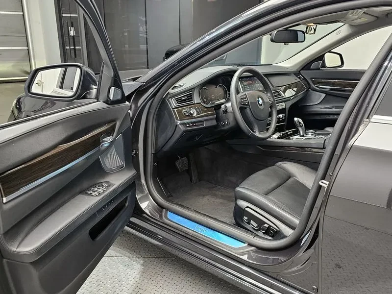 BMW 730, снимка 11 - Автомобили и джипове - 54600919