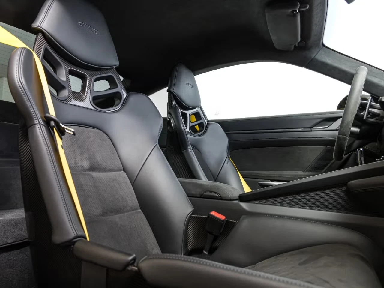 Porsche 911 4GTS Carbon Ceramic - изображение 7