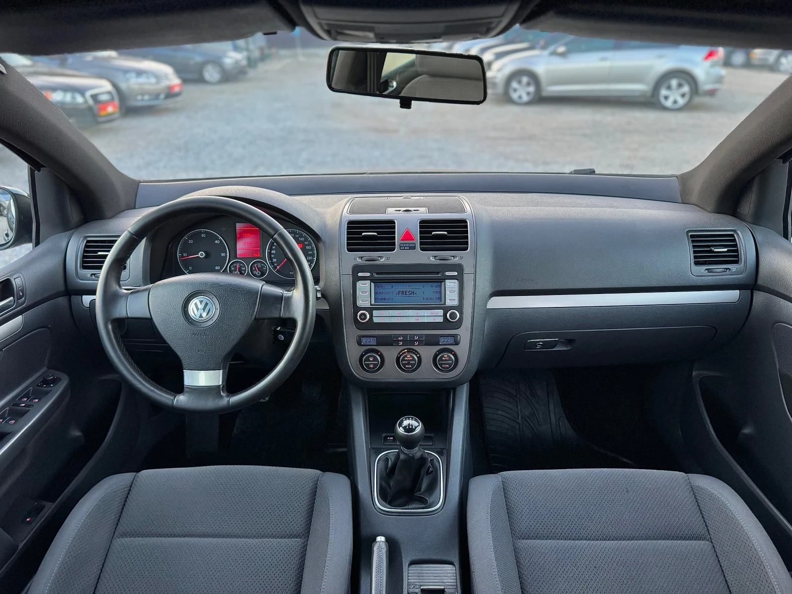 VW Golf 1.9TDI 105кс 6с ОТ ПЪРВИ СОБСТВЕНИК НОВ  - изображение 9