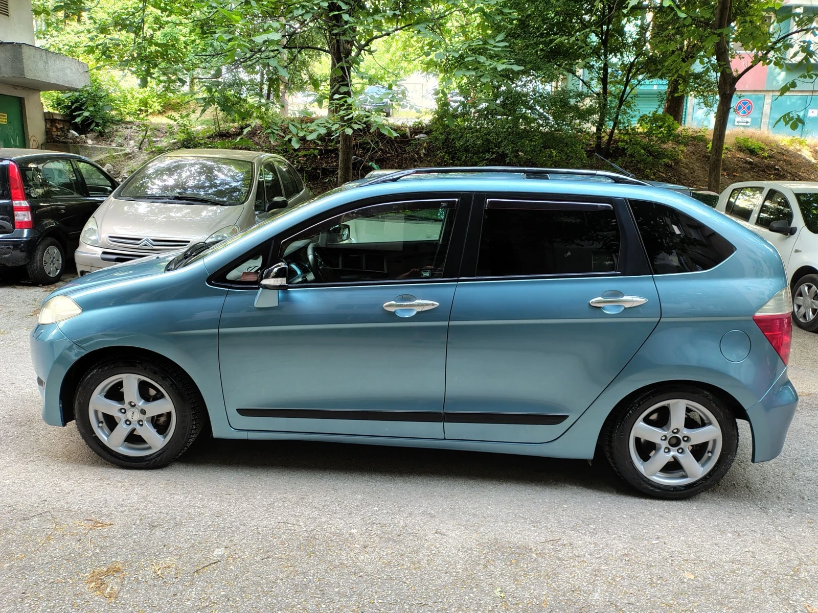 Honda Fr-v Перфектно състояние, снимка 3 - Автомобили и джипове - 53733161