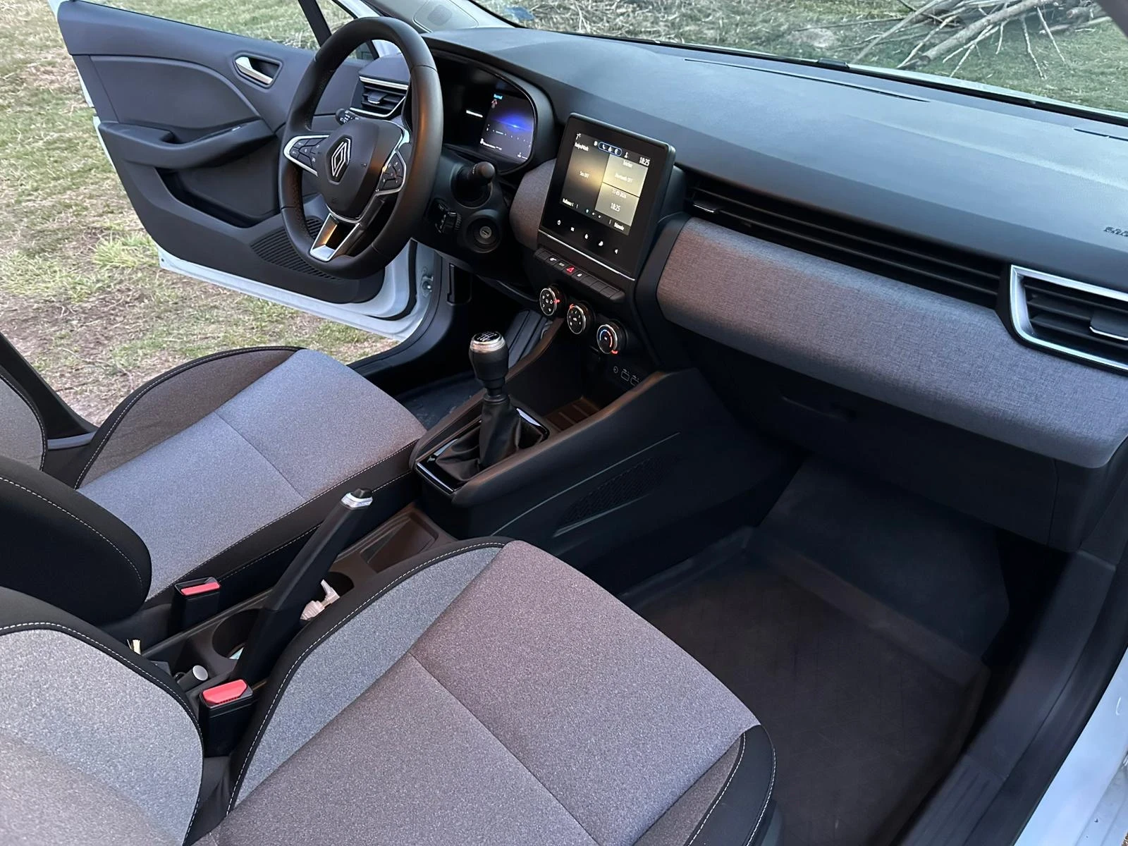 Renault Clio 5, снимка 10 - Автомобили и джипове - 53807204