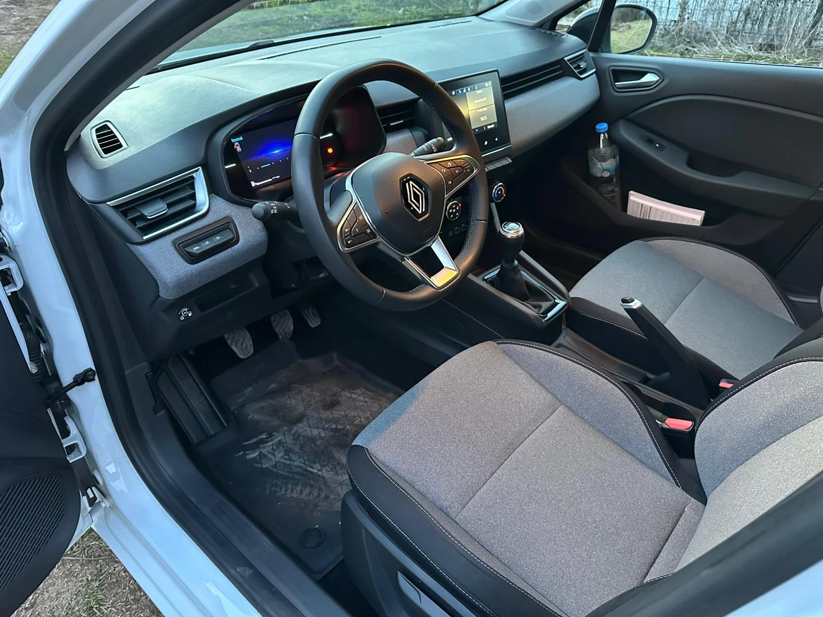 Renault Clio 5, снимка 8 - Автомобили и джипове - 53807204