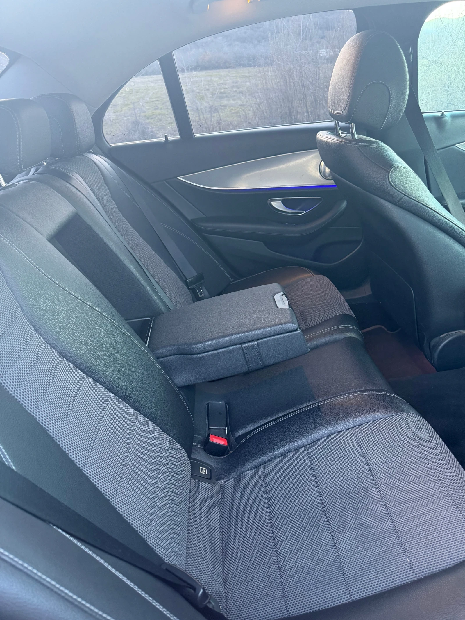 Mercedes-Benz E 220, снимка 12 - Автомобили и джипове - 53867309