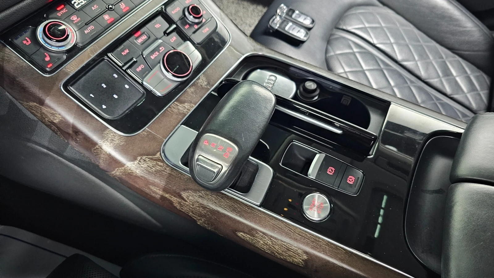 Audi A8 * TDI* QUATTRO* Camera* Keyless* АВТОКРЕДИТ, снимка 9 - Автомобили и джипове - 54582567