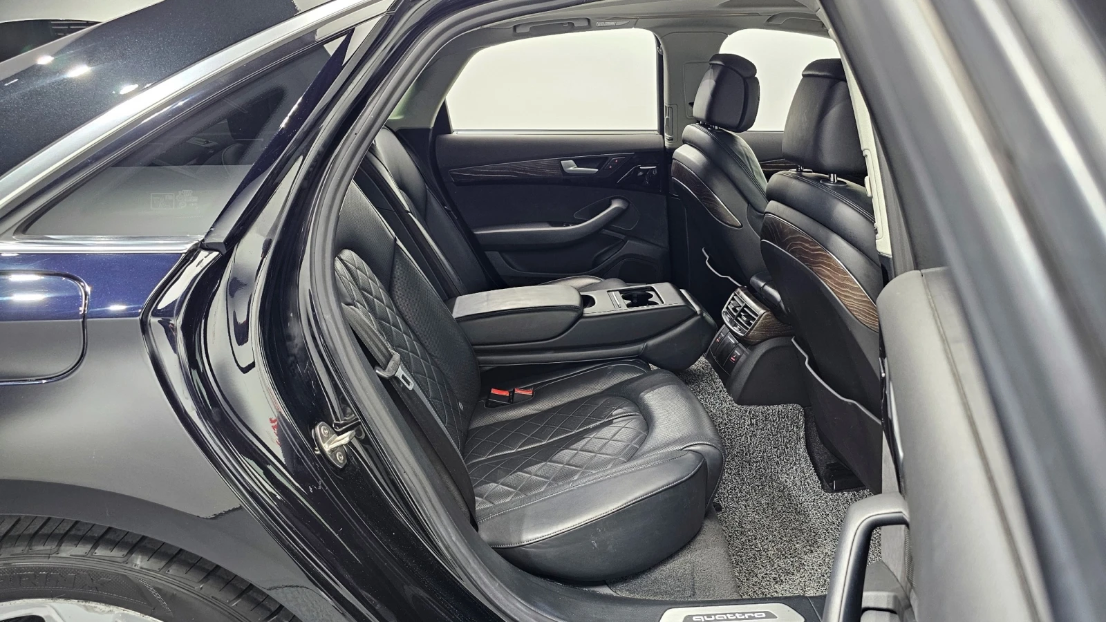 Audi A8 * TDI* QUATTRO* Camera* Keyless* АВТОКРЕДИТ, снимка 10 - Автомобили и джипове - 54582567