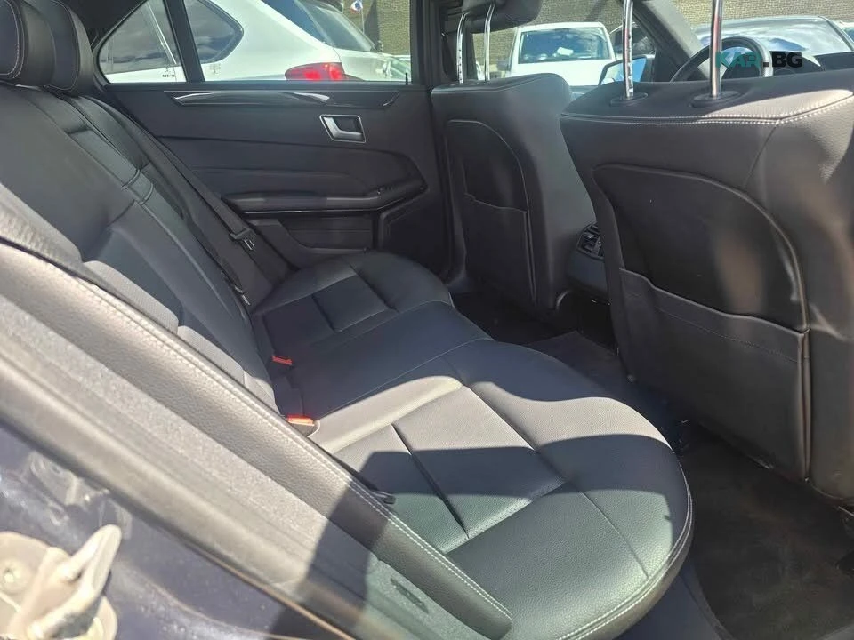 Mercedes-Benz E 300 * АвтоКредит * (ЦЕНА ДО БГ), снимка 16 - Автомобили и джипове - 55123936