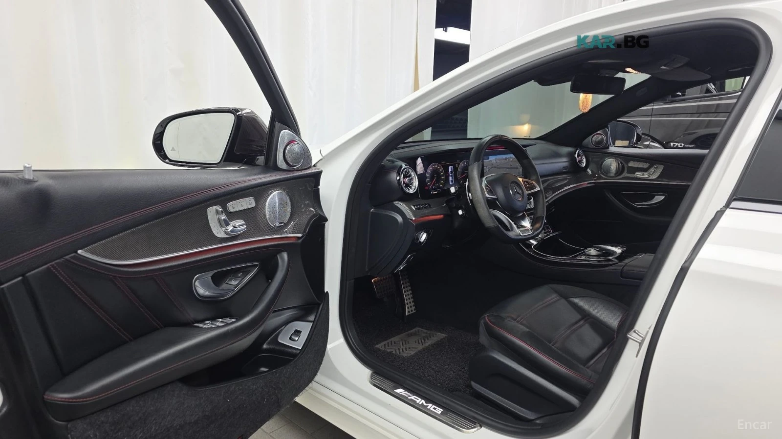 Mercedes-Benz E 43 AMG 4MATIC* DISTRONIC* BURMESTER* 360* МАСАЖИ* ОБДУХ, снимка 9 - Автомобили и джипове - 55707609
