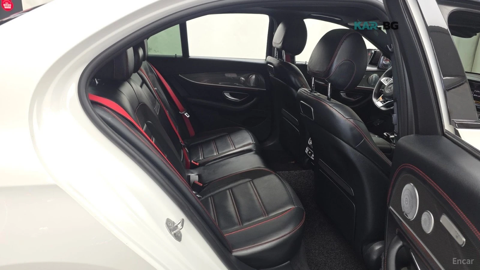 Mercedes-Benz E 43 AMG 4MATIC* DISTRONIC* BURMESTER* 360* МАСАЖИ* ОБДУХ, снимка 11 - Автомобили и джипове - 55707609