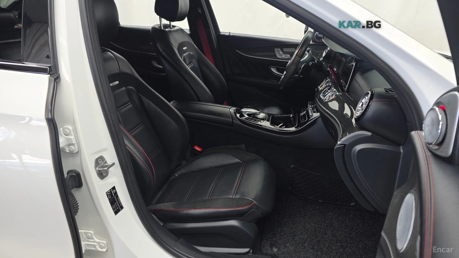 Mercedes-Benz E 43 AMG 4MATIC* DISTRONIC* BURMESTER* 360* МАСАЖИ* ОБДУХ, снимка 10 - Автомобили и джипове - 55707609