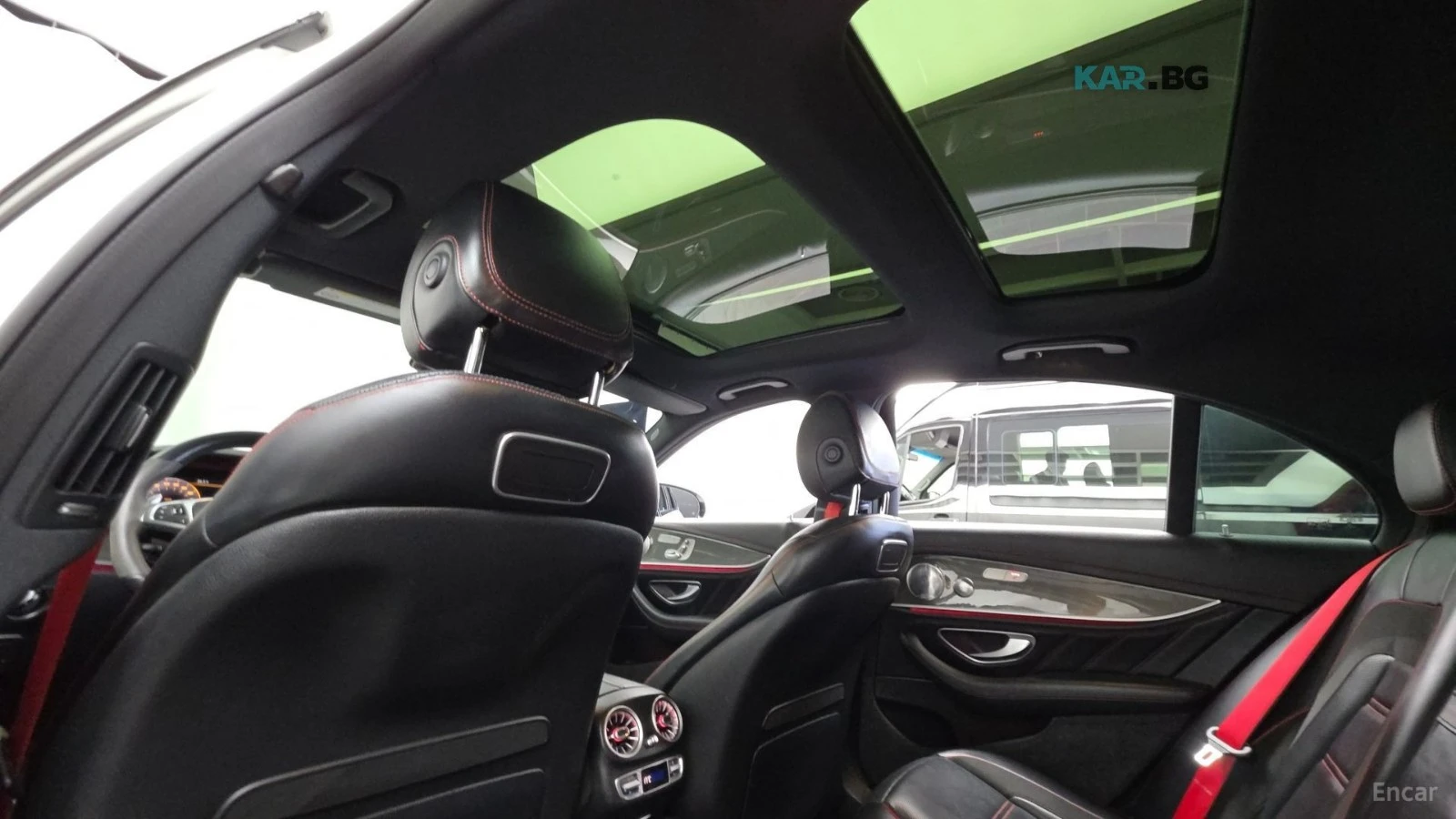 Mercedes-Benz E 43 AMG 4MATIC* DISTRONIC* BURMESTER* 360* МАСАЖИ* ОБДУХ, снимка 13 - Автомобили и джипове - 55707609