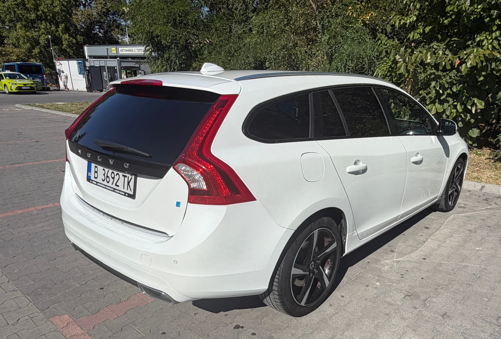 Volvo V60 2.4D5 Twin Engine Plug-in Hybrid AWD, снимка 3 - Автомобили и джипове - 56137253