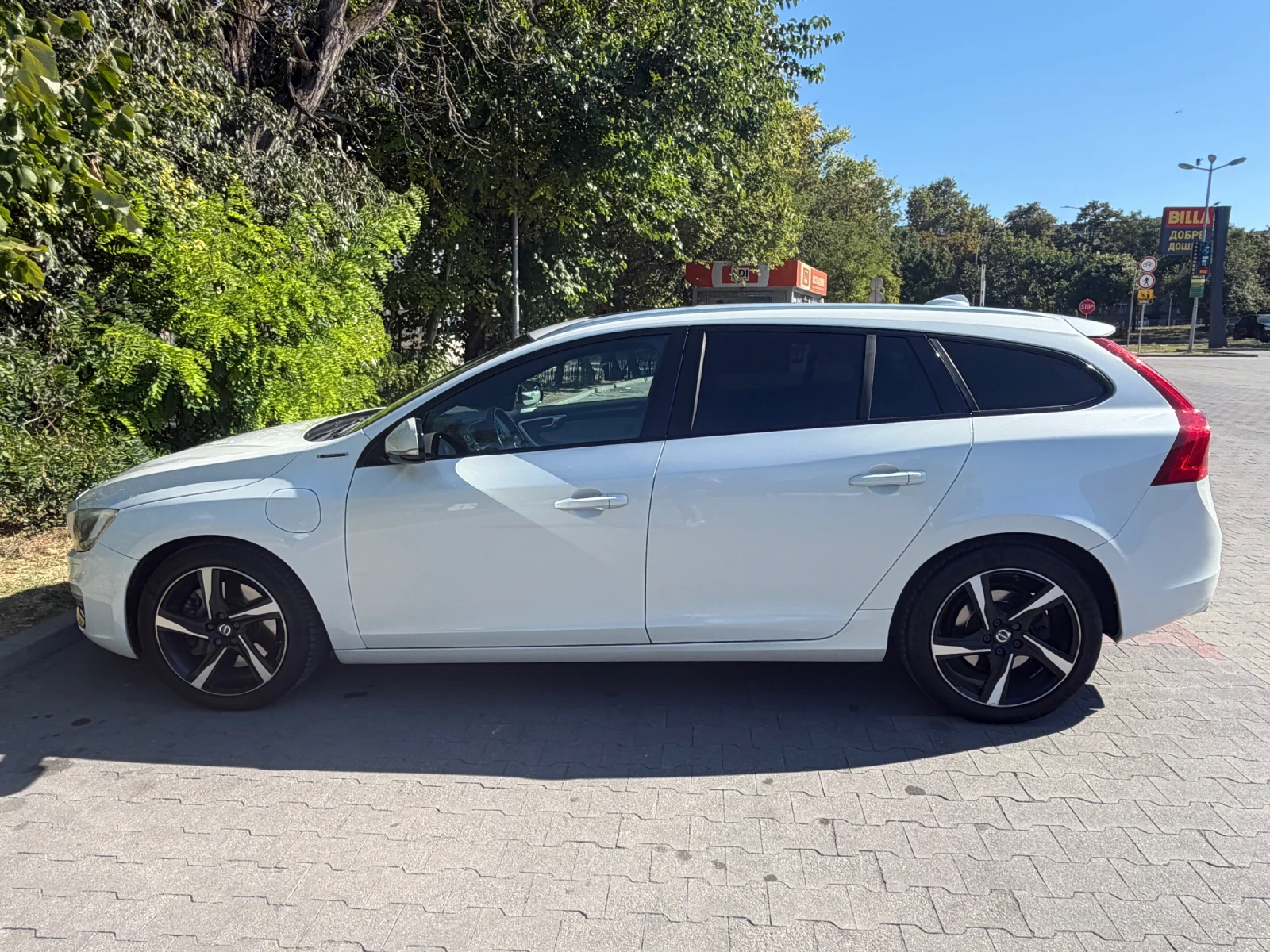 Volvo V60 2.4D5 Twin Engine Plug-in Hybrid AWD, снимка 6 - Автомобили и джипове - 56137253