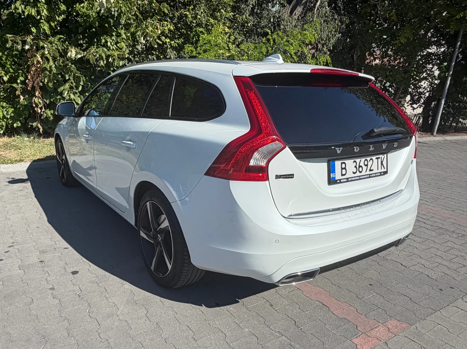 Volvo V60 2.4D5 Twin Engine Plug-in Hybrid AWD, снимка 4 - Автомобили и джипове - 56137253