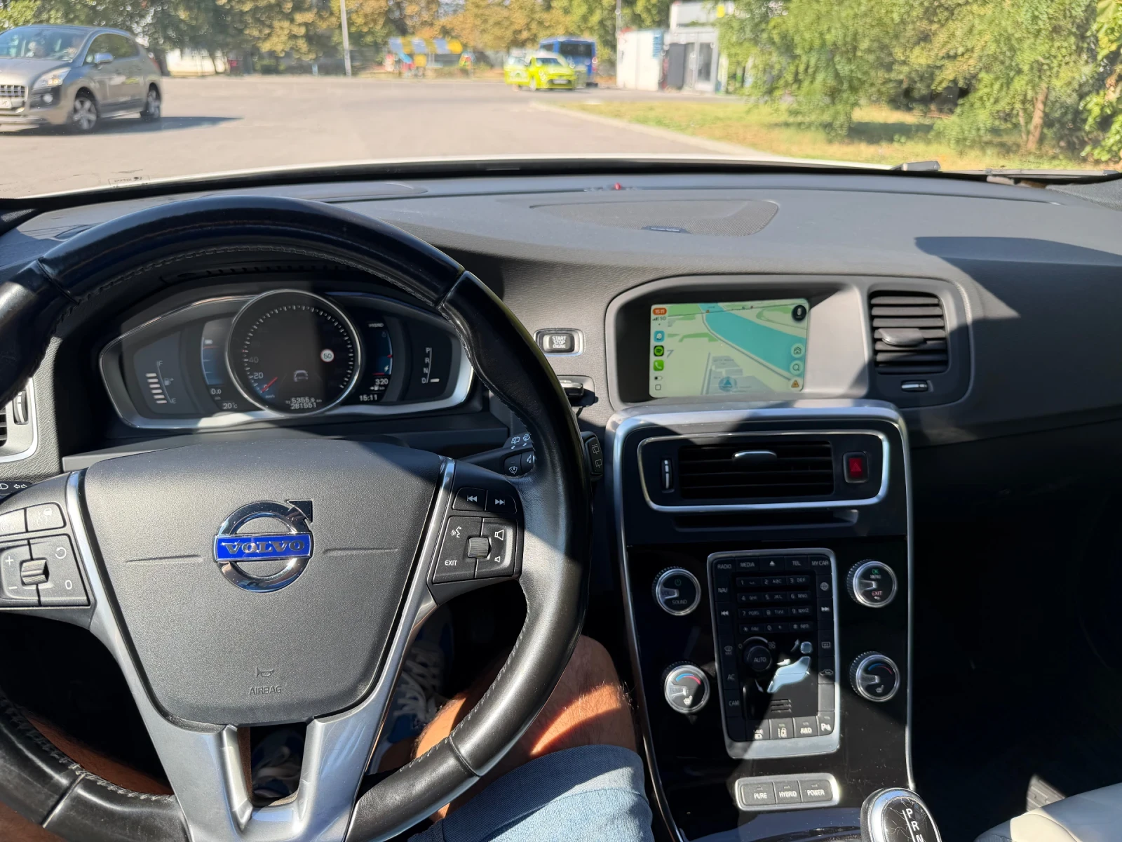 Volvo V60 2.4D5 Twin Engine Plug-in Hybrid AWD, снимка 8 - Автомобили и джипове - 56137253