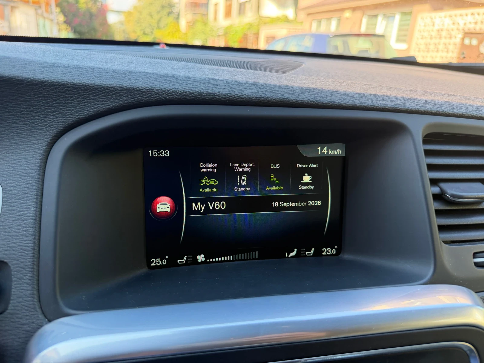 Volvo V60 2.4D5 Twin Engine Plug-in Hybrid AWD, снимка 17 - Автомобили и джипове - 56137253