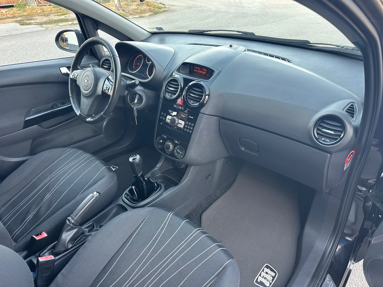 Opel Corsa 1.2i LPG 111 Edition Италия, снимка 14 - Автомобили и джипове - 56330528