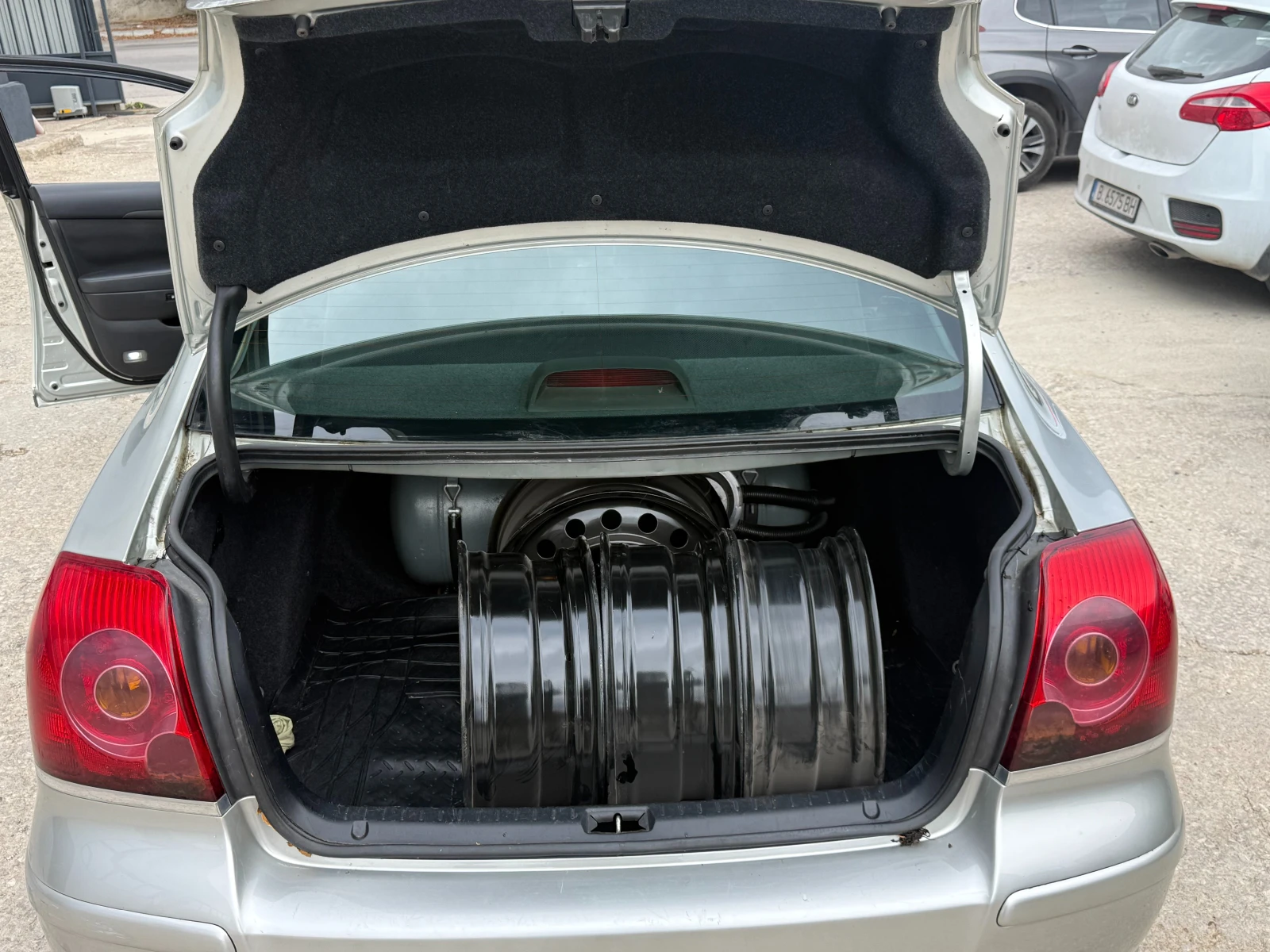 Toyota Avensis, снимка 5 - Автомобили и джипове - 56661544