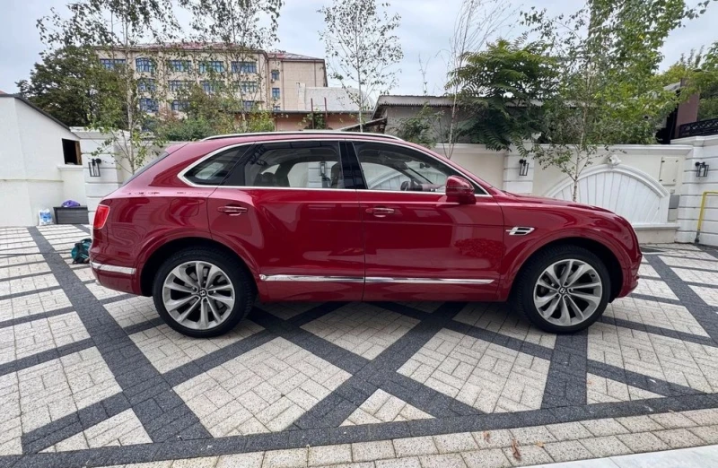 Bentley Bentayga 6.0 W12 Twin-Turbo, снимка 3 - Автомобили и джипове - 53462125