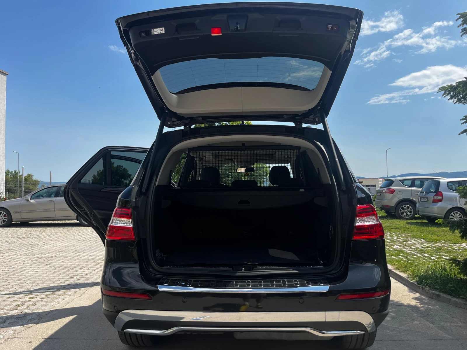 Mercedes-Benz ML 350 D /DISTRONIC+ /AMG/KEYLESS/РЕАЛНИ КМ/ПРУЖИНИ - изображение 8