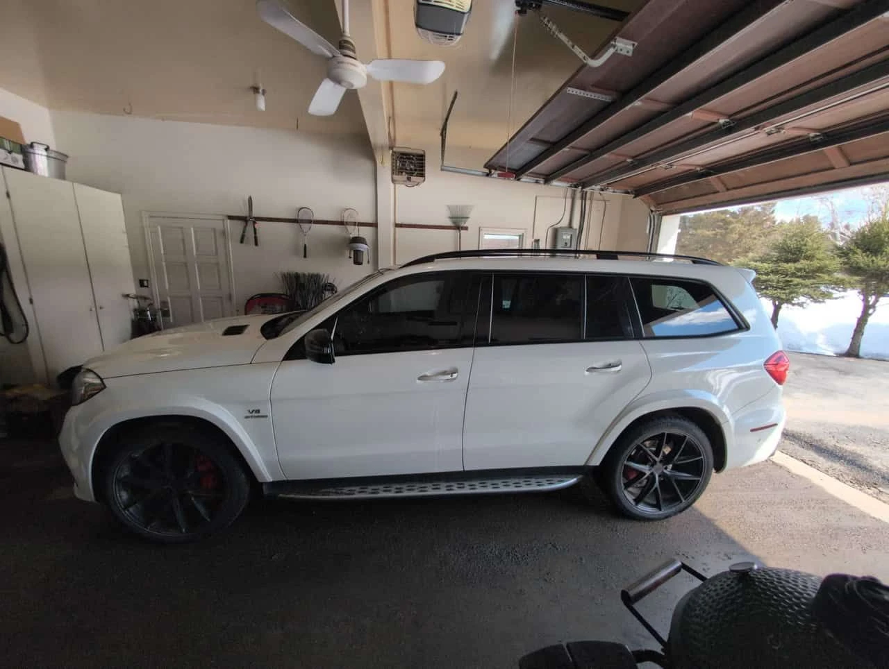 Mercedes-Benz GLS 63 AMG /DISTRONIC/ 360 / Harman Kardon , снимка 2 - Автомобили и джипове - 54167470