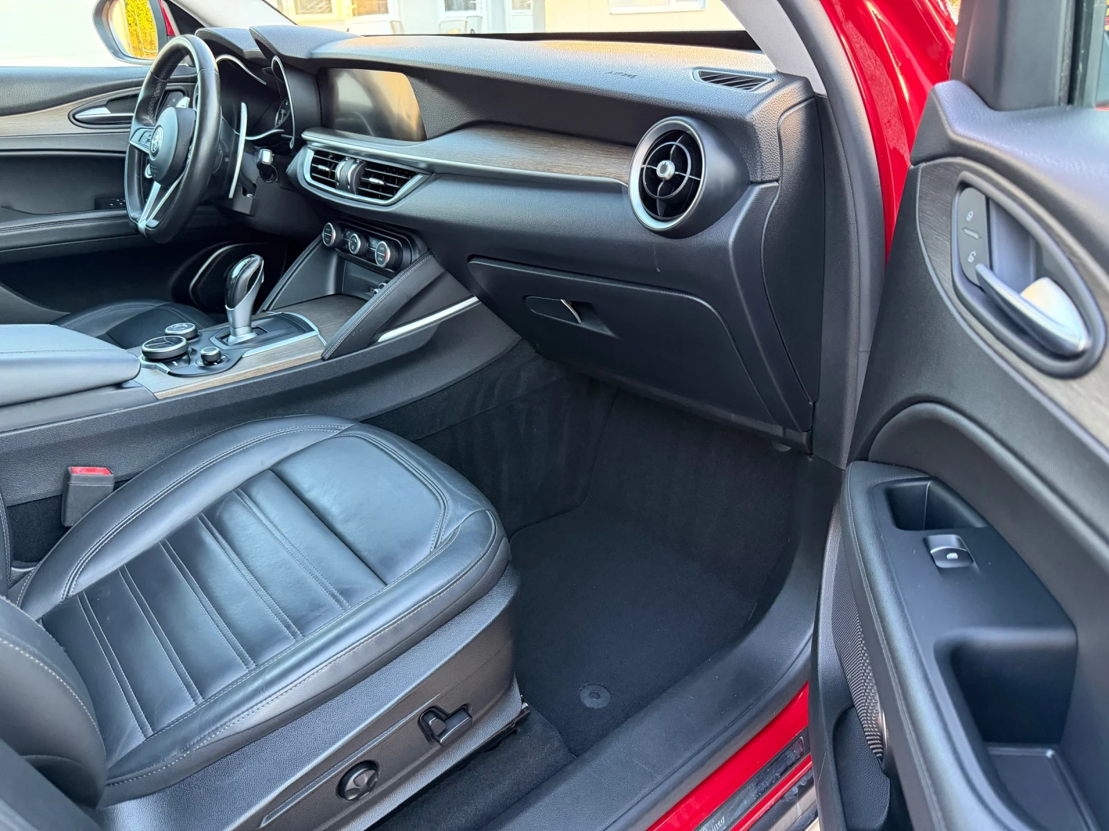 Alfa Romeo Stelvio 2.0-Turbo/Q4/Автомат/Дистроник/Камера, снимка 10 - Автомобили и джипове - 54963598