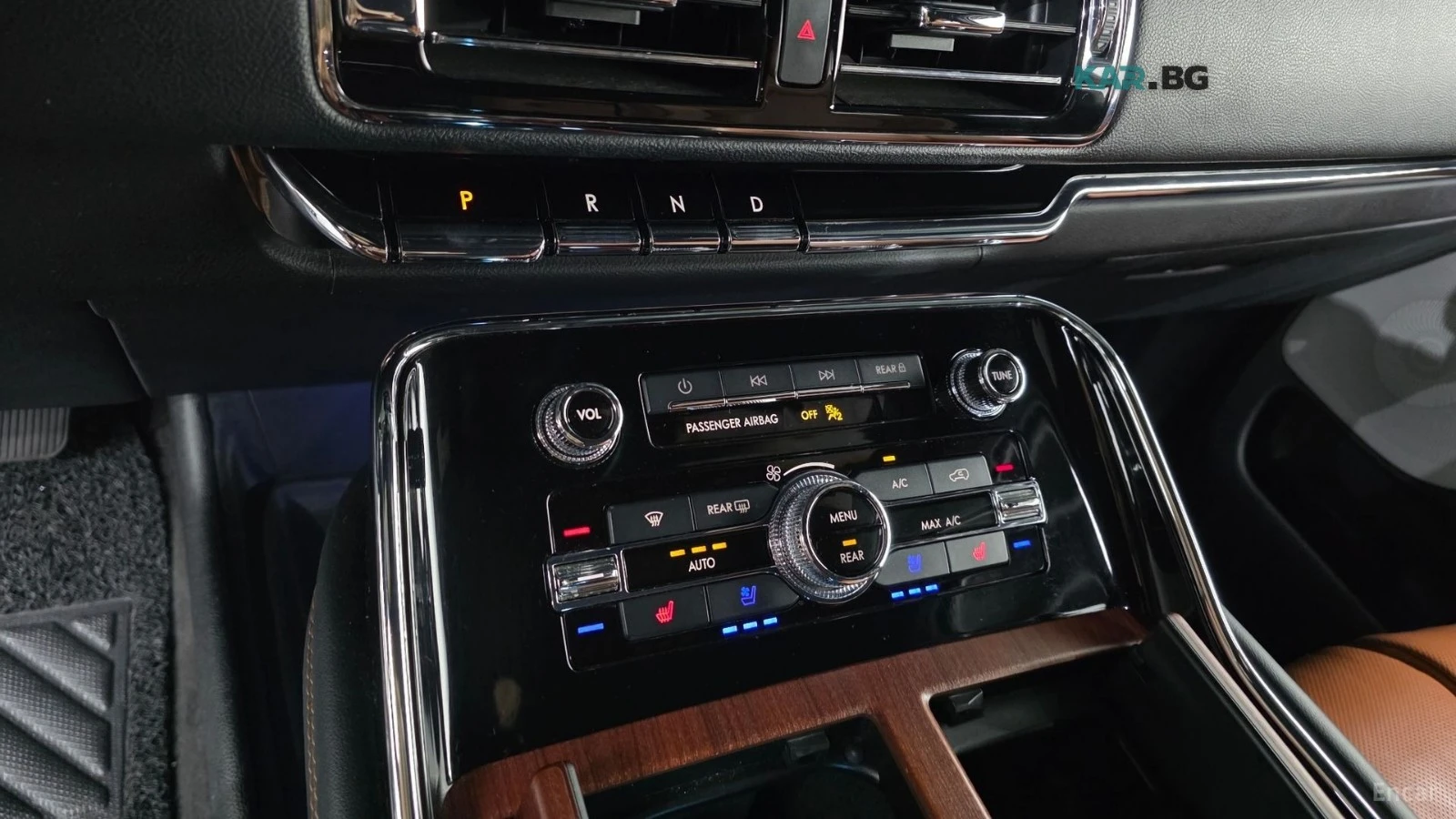 Lincoln Navigator 3.5* ДИСТРОНИК* ПОДГРЕВ* ОБДУХВАНЕ* МАСАЖИ* 360* , снимка 12 - Автомобили и джипове - 55751040