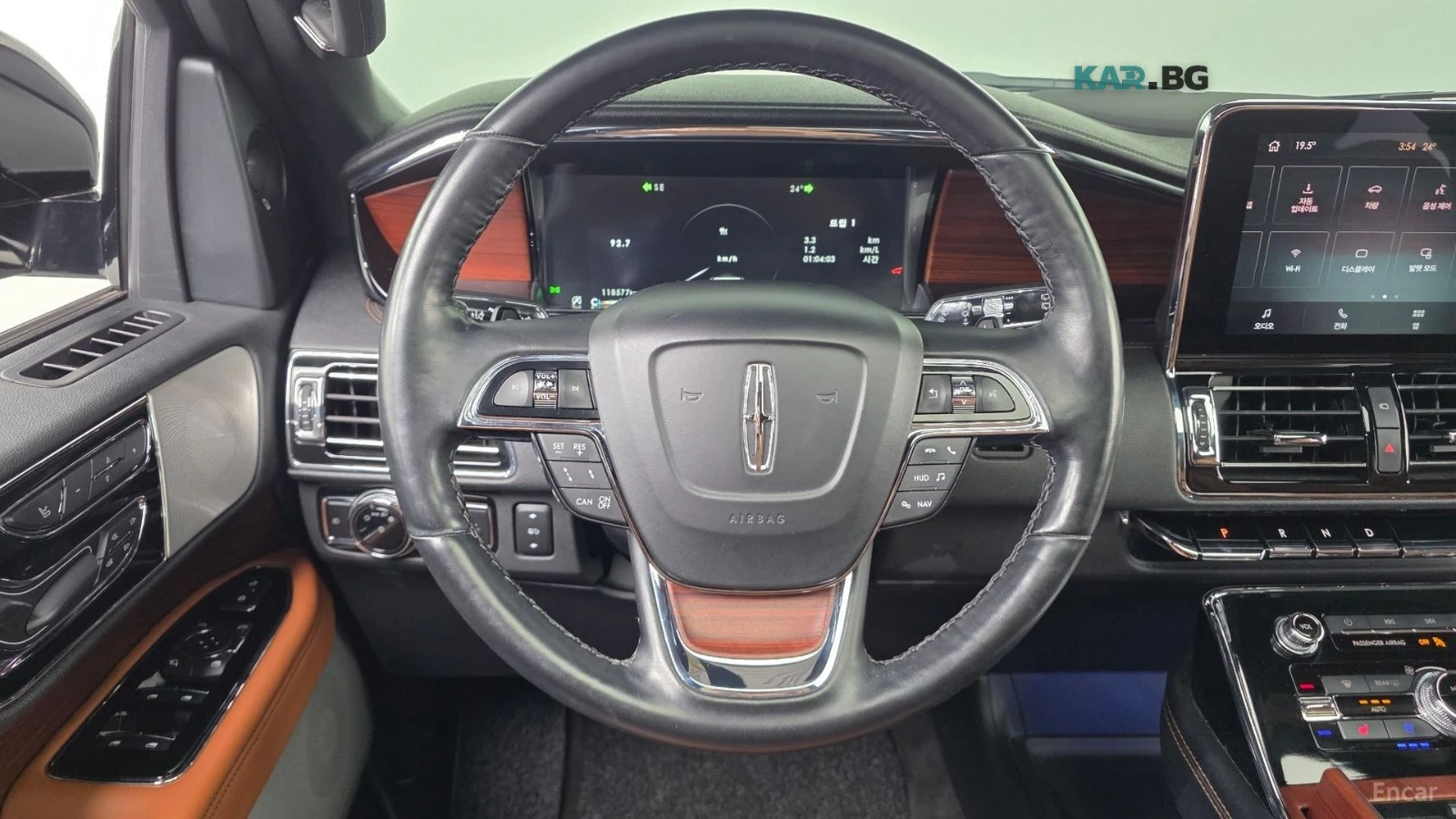 Lincoln Navigator 3.5* ДИСТРОНИК* ПОДГРЕВ* ОБДУХВАНЕ* МАСАЖИ* 360* , снимка 6 - Автомобили и джипове - 55751040
