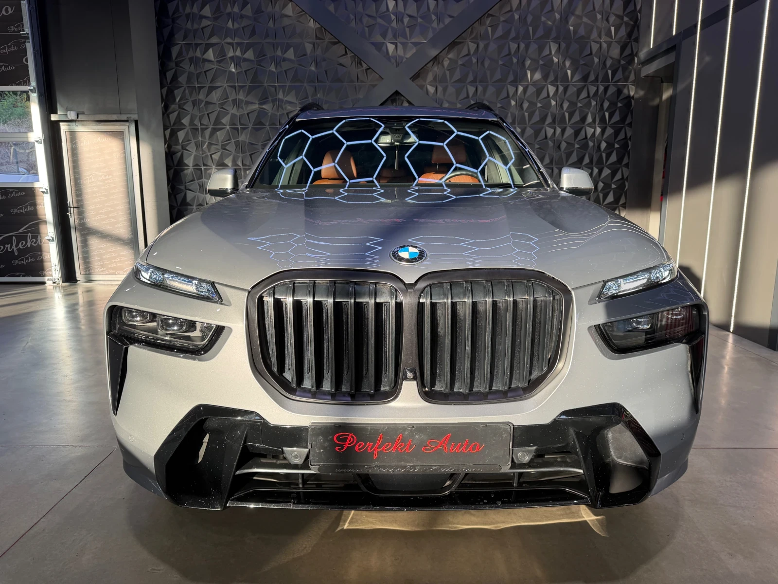 BMW X7 40d xDrive* FULL ЕКС* SWAROVS* HARMAN/K* ПАНОР* M , снимка 2 - Автомобили и джипове - 56205635