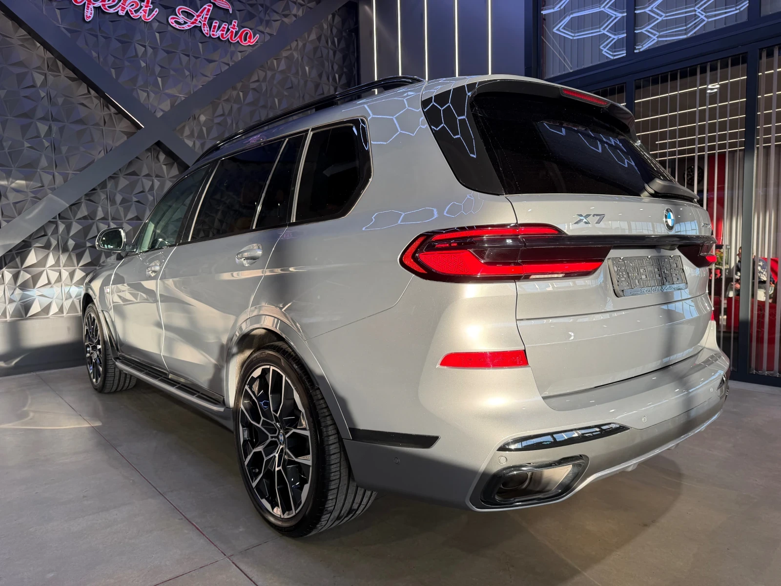 BMW X7 40d xDrive* FULL ЕКС* SWAROVS* HARMAN/K* ПАНОР* M , снимка 3 - Автомобили и джипове - 56205635