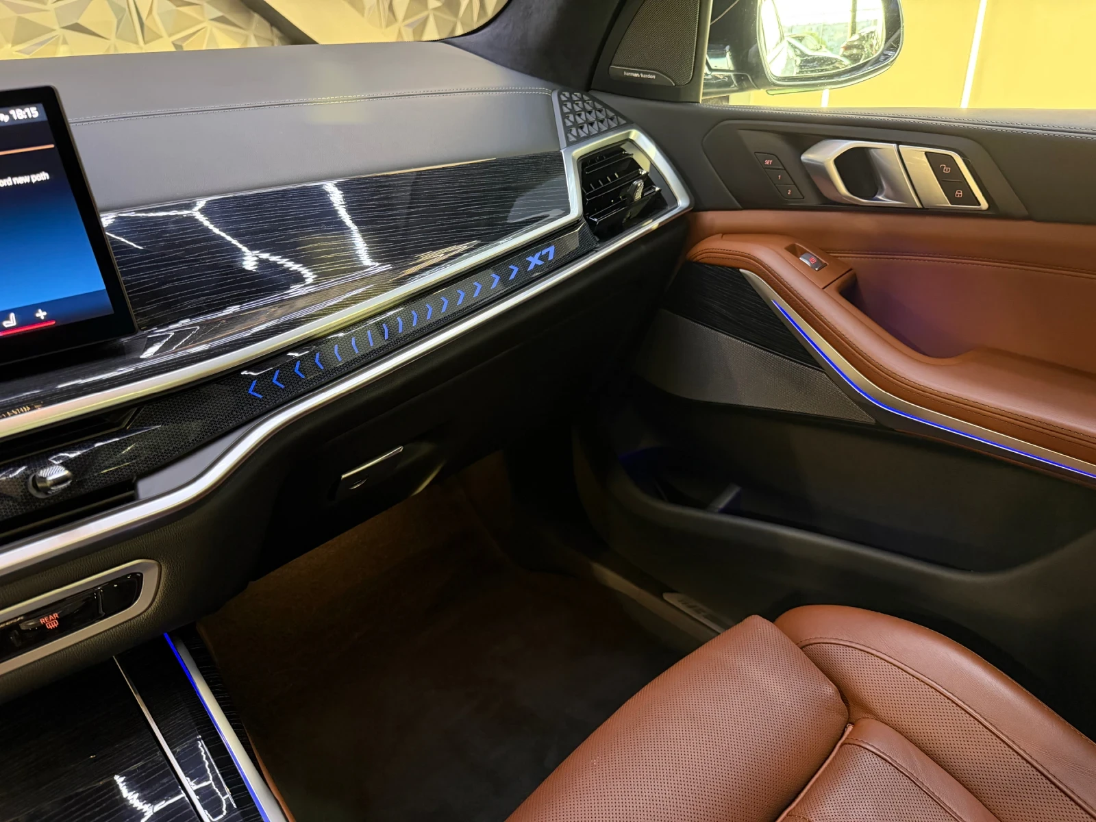 BMW X7 40d xDrive* FULL ЕКС* SWAROVS* HARMAN/K* ПАНОР* M , снимка 10 - Автомобили и джипове - 56205635