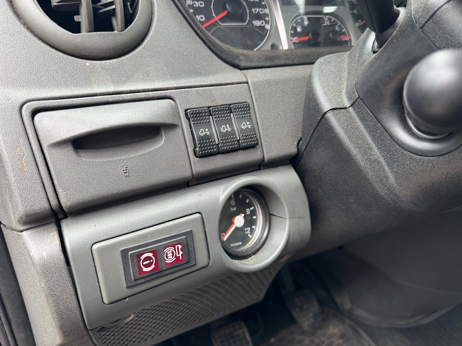 Iveco Daily 3.0HPI* 35C17* Климатик* Тристранен самосвал - изображение 3