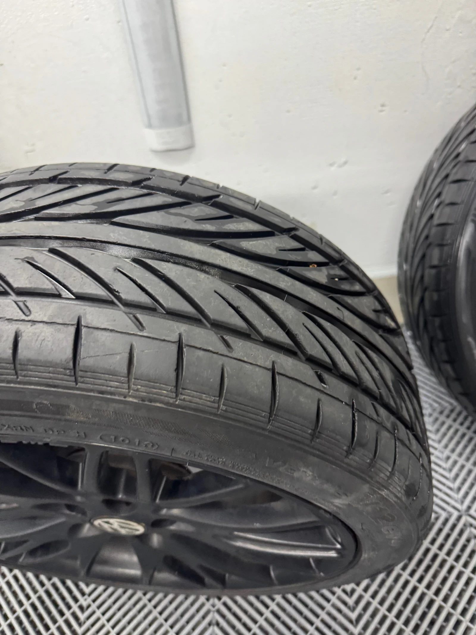 ���� � ������ 215/45R17 �� VW | Mobile.bg � ����������� 2