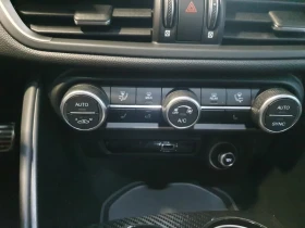 Alfa Romeo Giulia QUADRIFOGLIO/V6/BI-TURBO/CAM/CARBON/563z, снимка 12
