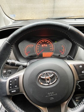 Toyota Yaris 1.33 Automatic, снимка 11 - Автомобили и джипове - 43008131