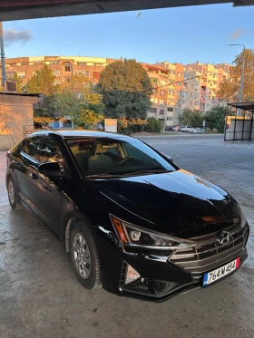     Hyundai Elantra SE