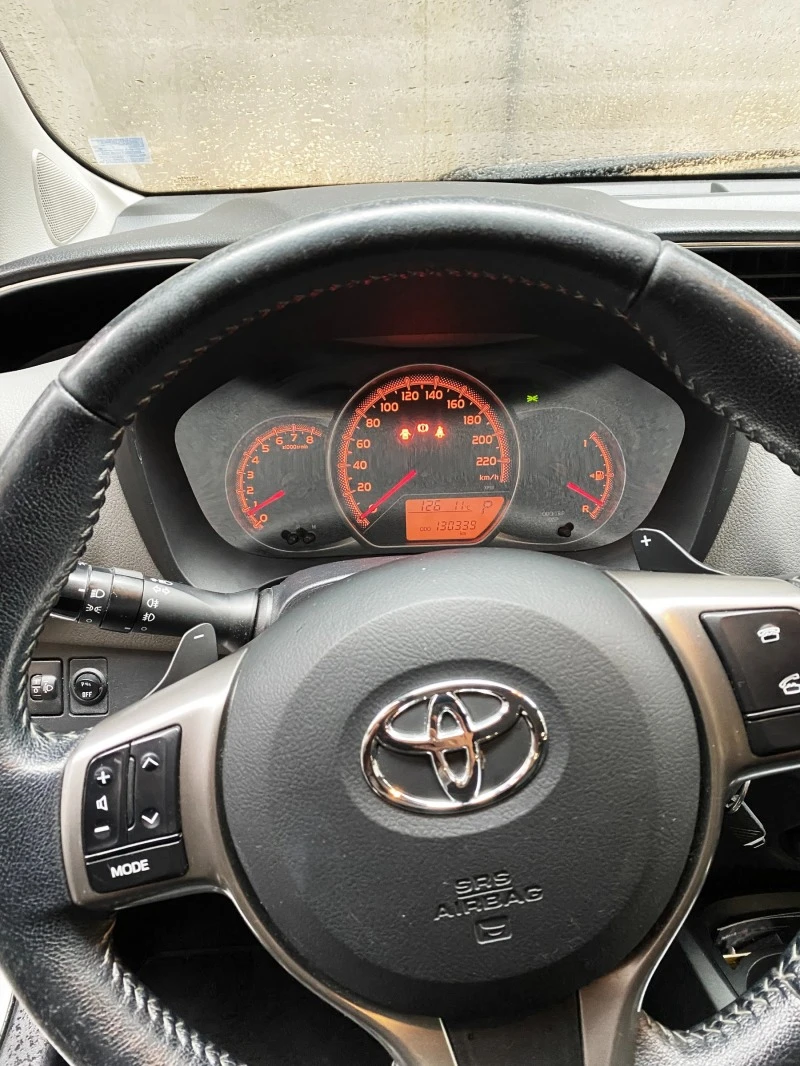 Toyota Yaris 1.33 Automatic, снимка 11 - Автомобили и джипове - 46925037