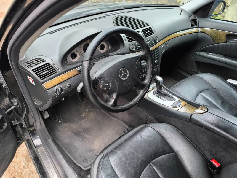 Mercedes-Benz E 220 W211, снимка 5 - Автомобили и джипове - 52896289