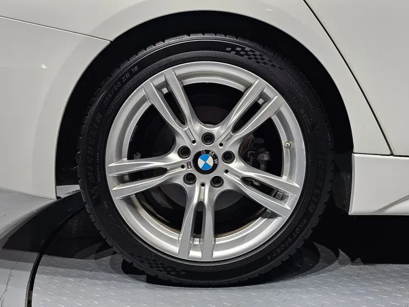 BMW 330 I M Sports Shadow, снимка 4 - Автомобили и джипове - 56001110